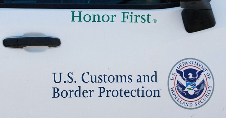 CBP firma acuerdo con Clearview AI para usar reconocimiento facial con fines de "targeting táctico"