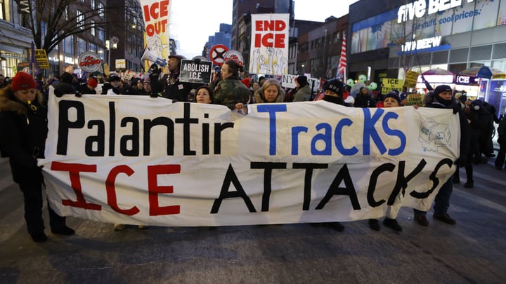 El arsenal de vigilancia con IA del DHS crece mientras la agencia desafía a los tribunales