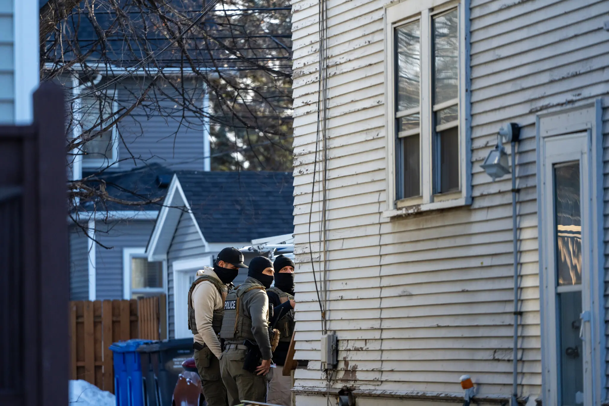 Marine detenido en Minneapolis dice que los federales copiaron su teléfono sin una orden judicial
