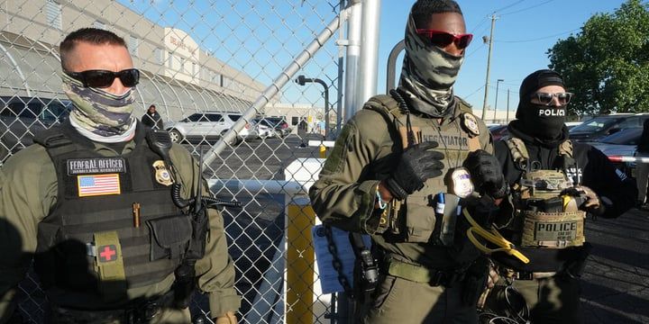 ICE quiere ir tras quienes disienten, no solo tras migrantes
