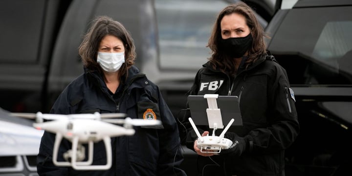El FBI quiere drones de vigilancia con IA y reconocimiento facial
